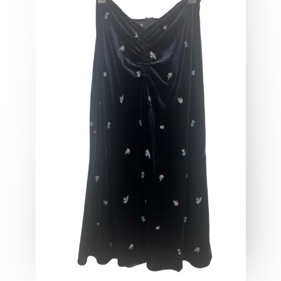 NWT WeWoreWhat Embroidered Velvet Ruched Midi Skirt in Black Multi XL - Picture 2 of 6